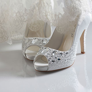 cipők a menyasszonyi ruhákhoz
